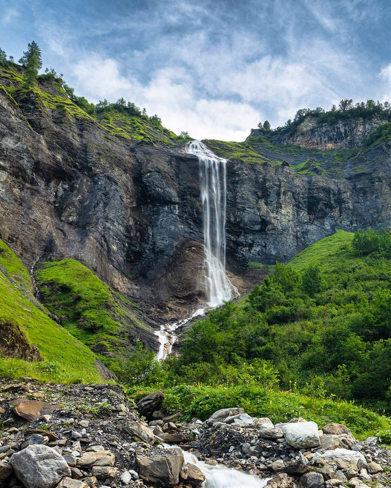 picture of waterfall sässbachfall in waterfall-arena batöni